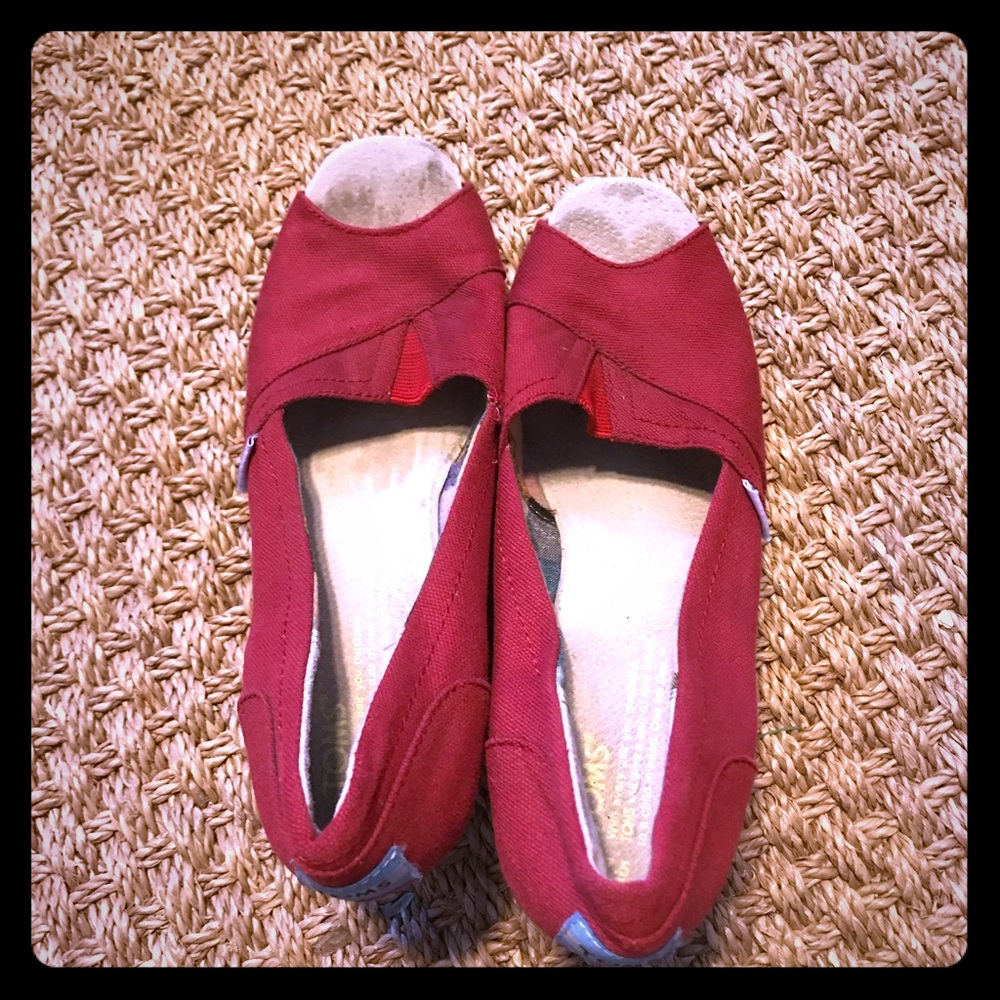Toms wedge size 7